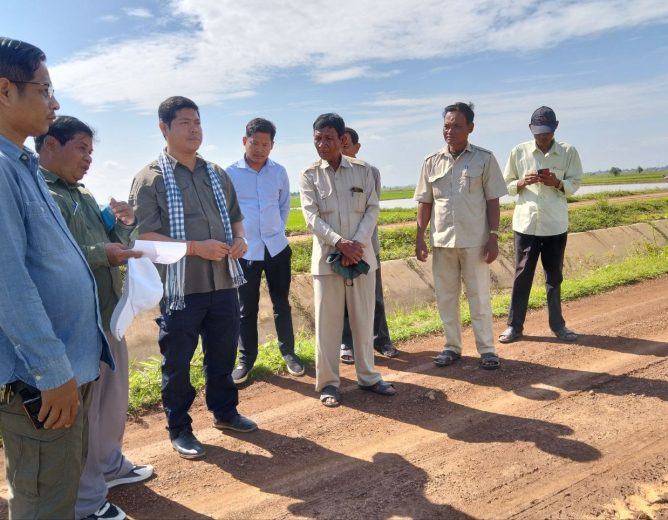 នៅព្រឹកថ្ងៃទី ២៧ ខែ មិថុនា ឆ្នាំ២០២៥ លោក ប៊ិន ឡាដា អភិបាលនៃគណៈអភិបាលស្រុកស្រីសន្ធរ រួមជាមួយលោក អភិបាលរងស្រុក អង្គភាព ការិយាល័យជំនាញ អាជ្ញាធរឃុំ និងសហការីបានអញ្ជើញចុះពិនិត្យ ការខូចខាត ផលប៉ះពាល់ ពង្រោះស្រូវ របស់ប្រជាកសិករនៅមូលដ្ឋានឃុំជីបាល ដោយសារទឹកភ្លៀងដែលធ្វើអោយខូចខាតពង្រោះ មួយភាគធំ។